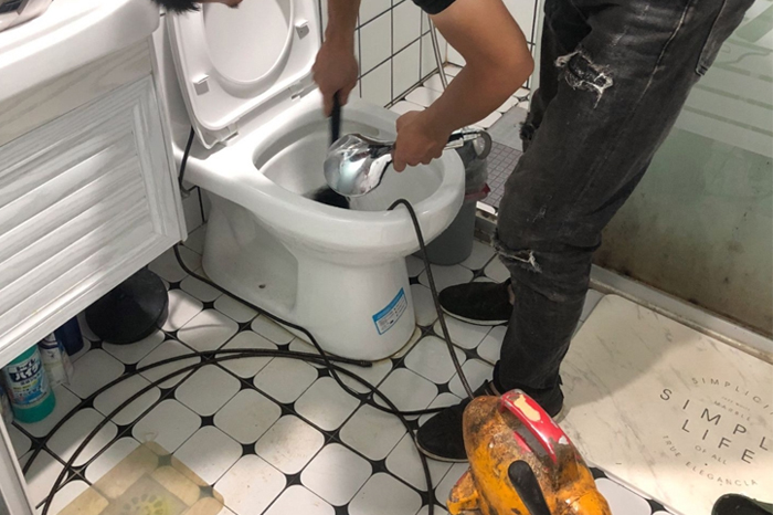 叠彩疏通下水道