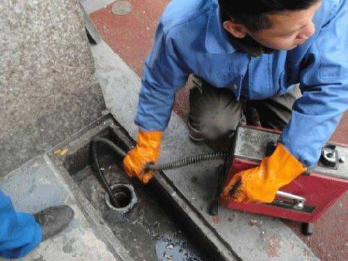 叠彩疏通下水道